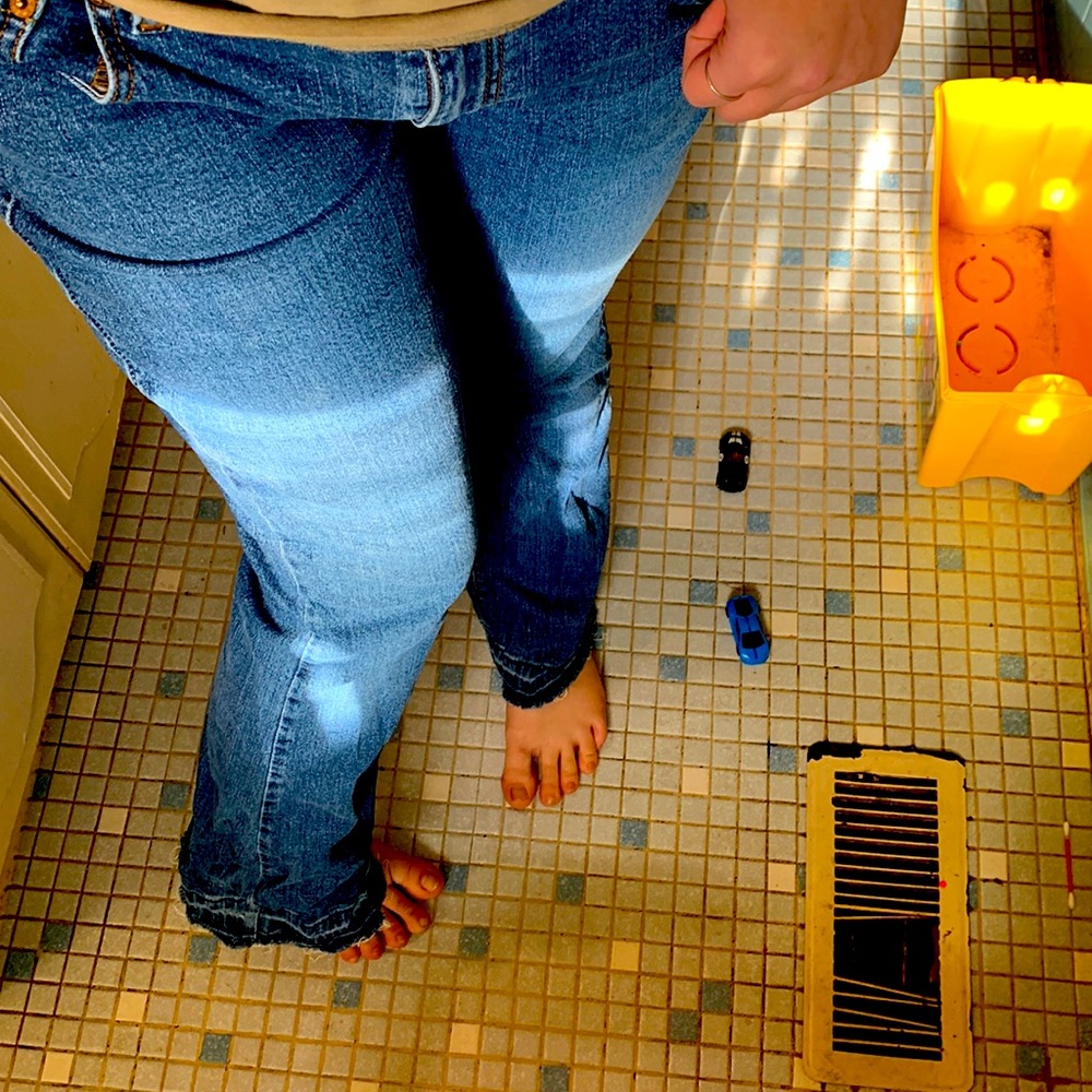 Super low boot cut jeans from Levi’s. Size 11, jr., medium